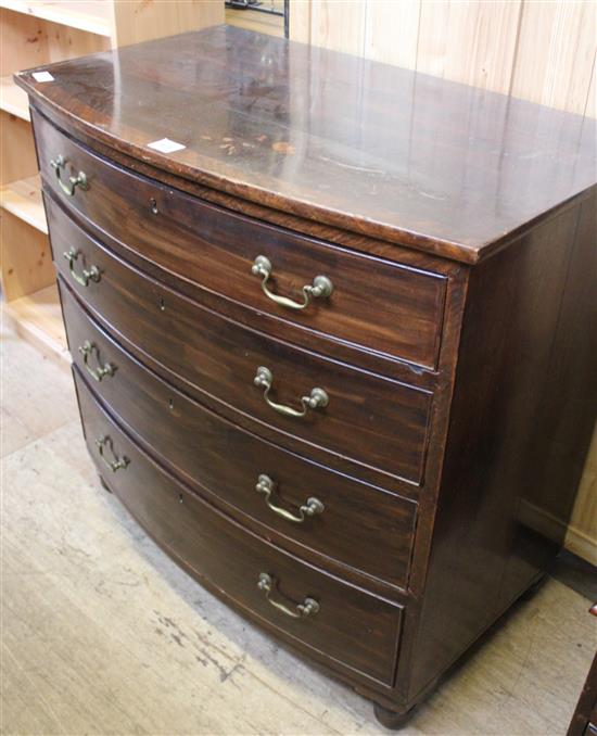 Mahogany bow front chest of drawers(-)